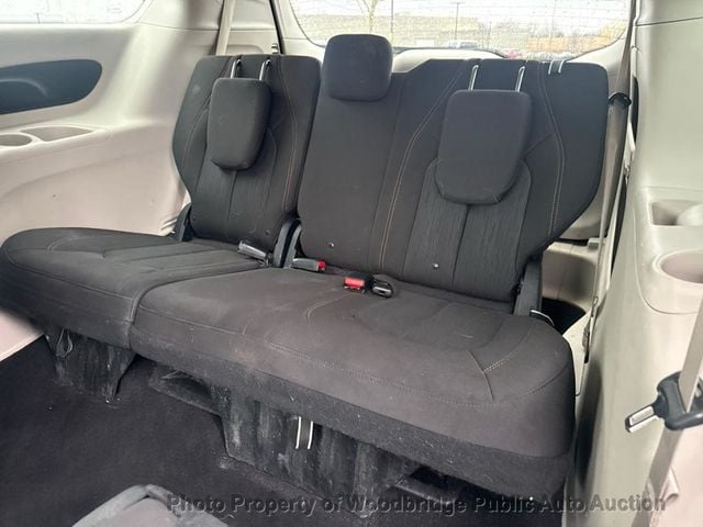 2017 Chrysler Pacifica LX 4dr Wagon - 22965552 - 9