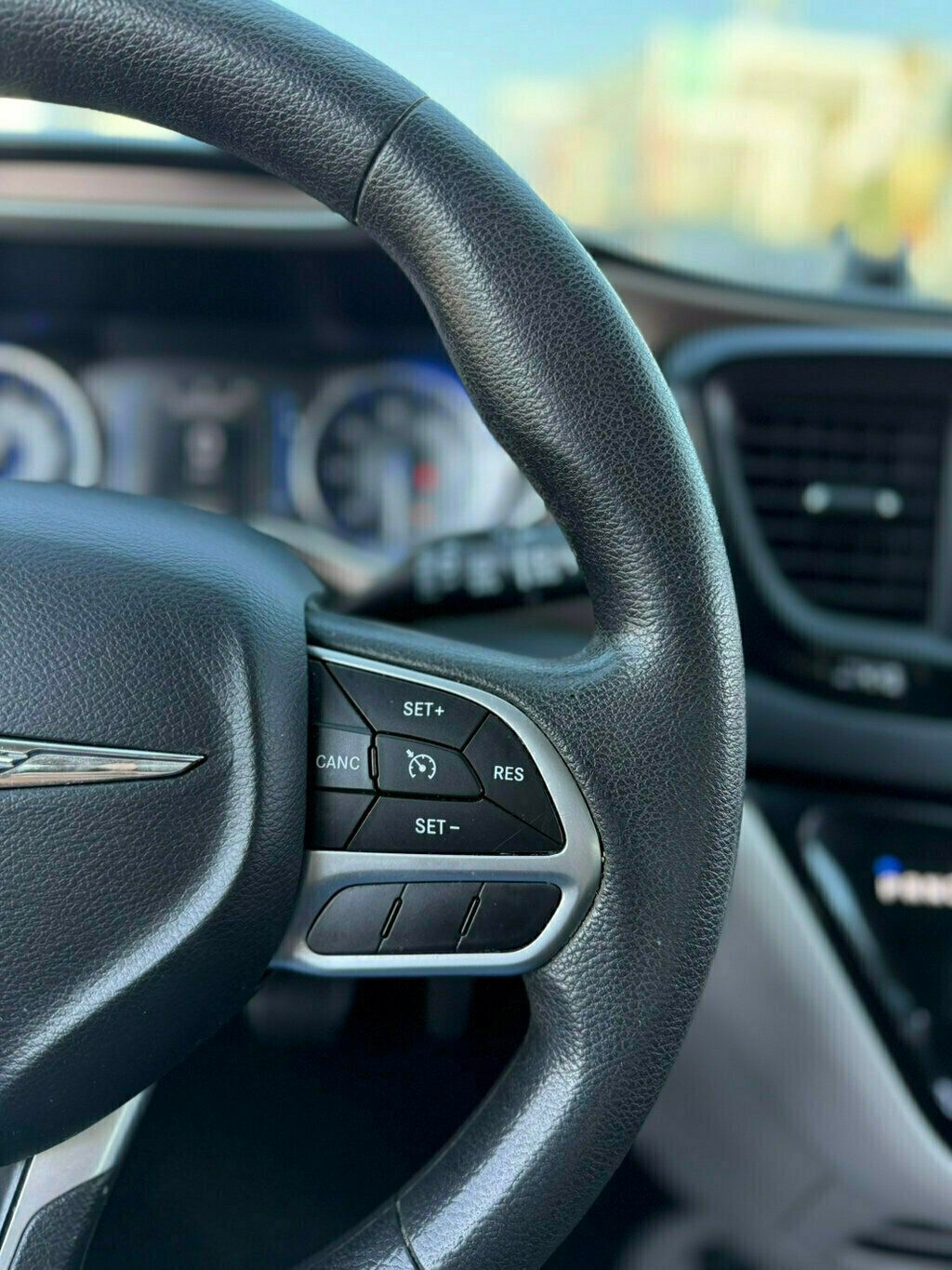 2017 Chrysler Pacifica LX photo 14