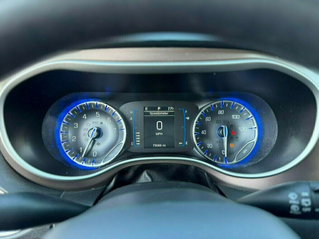 2017 Chrysler Pacifica LX photo 15