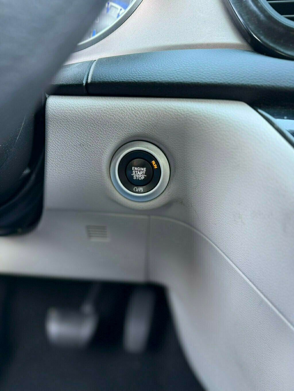 2017 Chrysler Pacifica LX photo 21