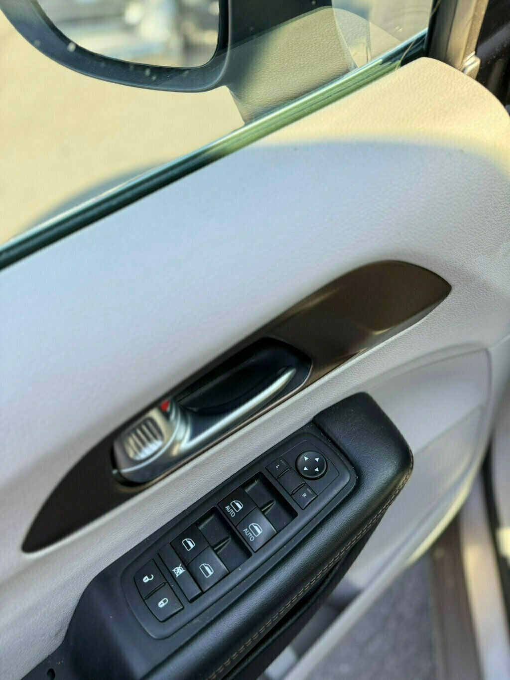 2017 Chrysler Pacifica LX photo 23