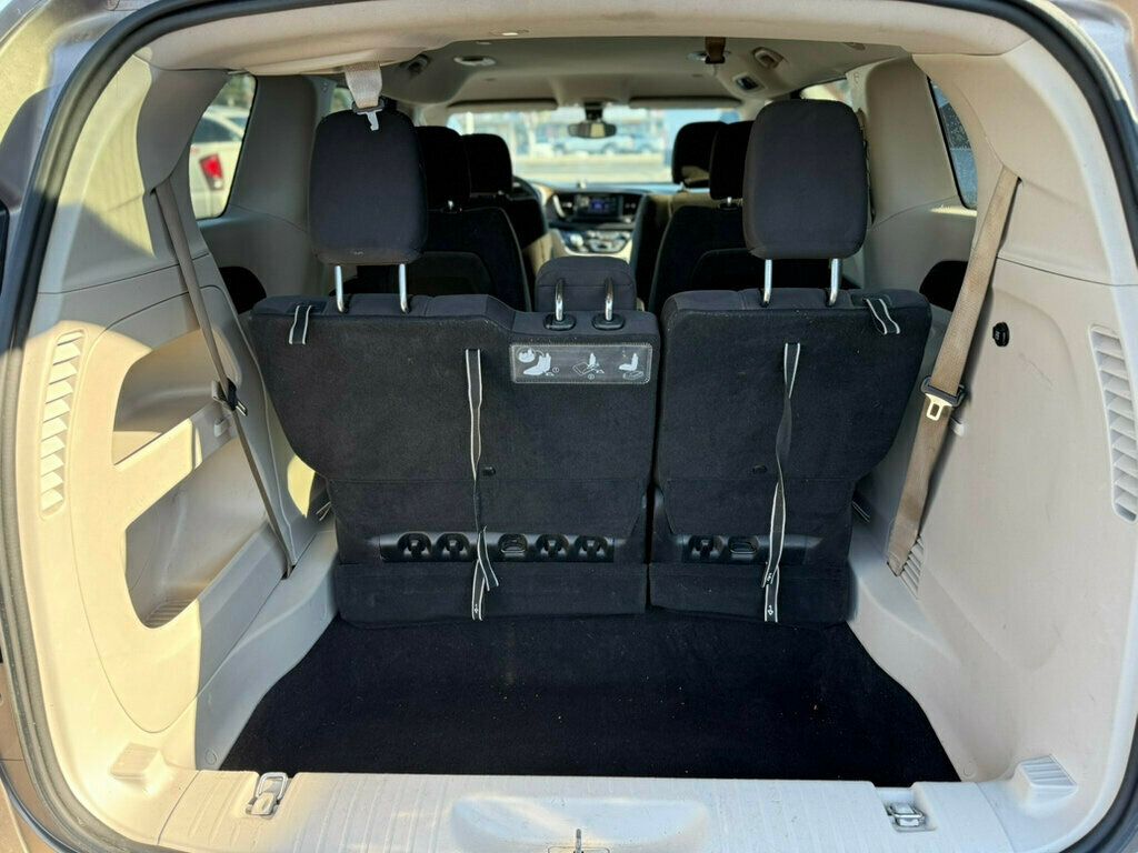 2017 Chrysler Pacifica LX photo 24