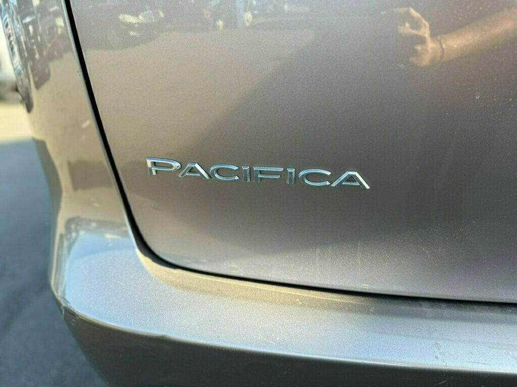 2017 Chrysler Pacifica LX photo 26