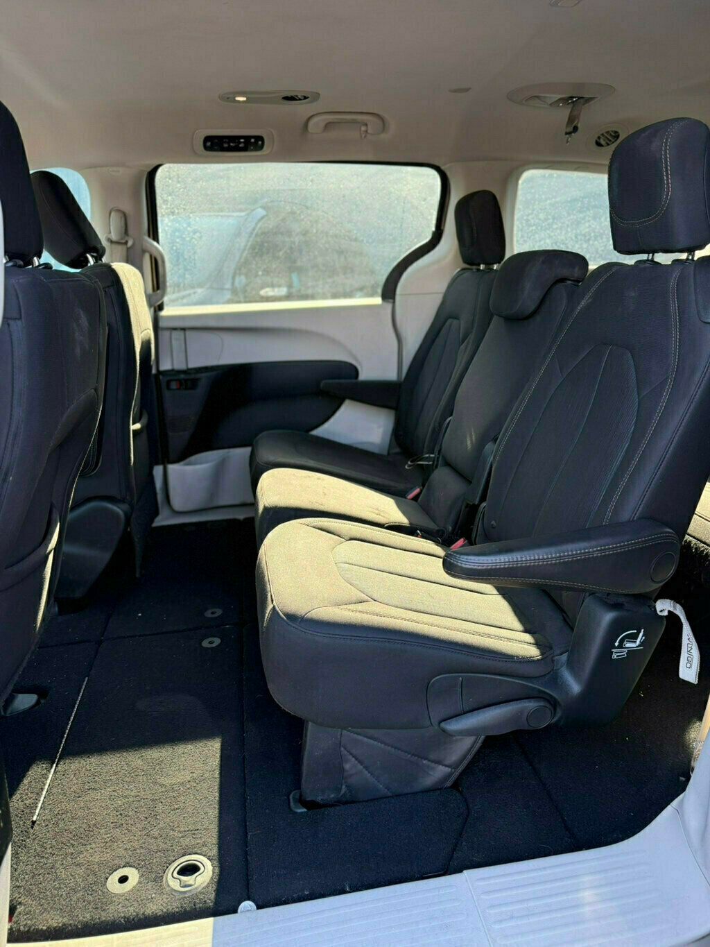 2017 Chrysler Pacifica LX photo 9