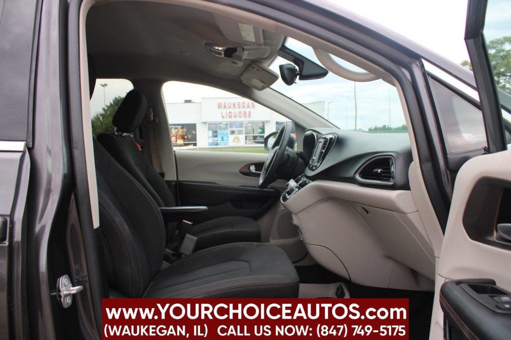 2017 Chrysler Pacifica LX 4dr Wagon - 22927948 - 25