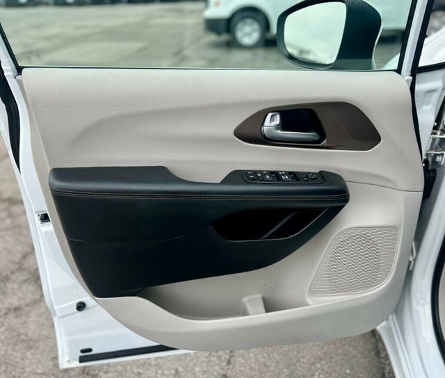 2017 Chrysler Pacifica LX 4dr Wagon - 23018915 - 10