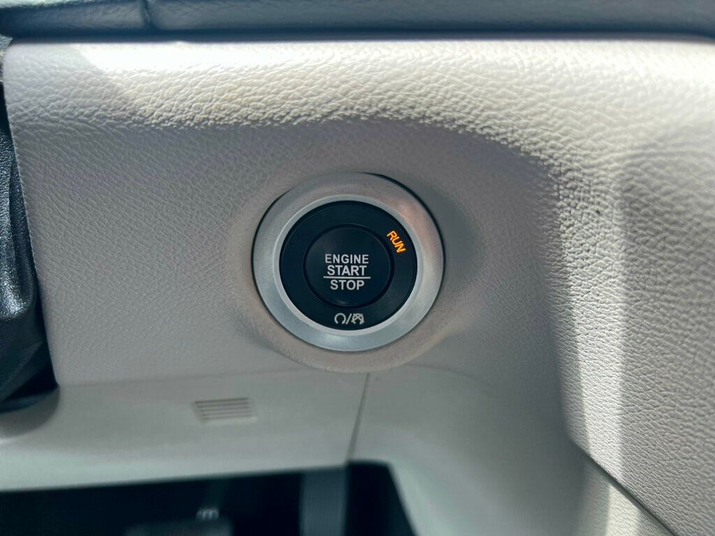 2017 Chrysler Pacifica LX 4dr Wagon - 23018915 - 19
