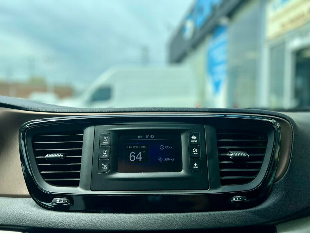 2017 Chrysler Pacifica LX 4dr Wagon - 23018915 - 23