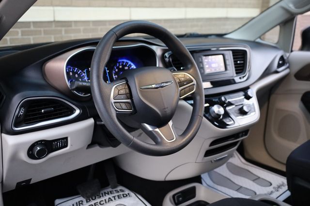 2017 Chrysler Pacifica LX 4dr Wagon - 22935937 - 13