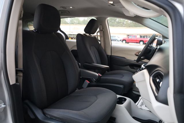 2017 Chrysler Pacifica LX 4dr Wagon - 22935937 - 18