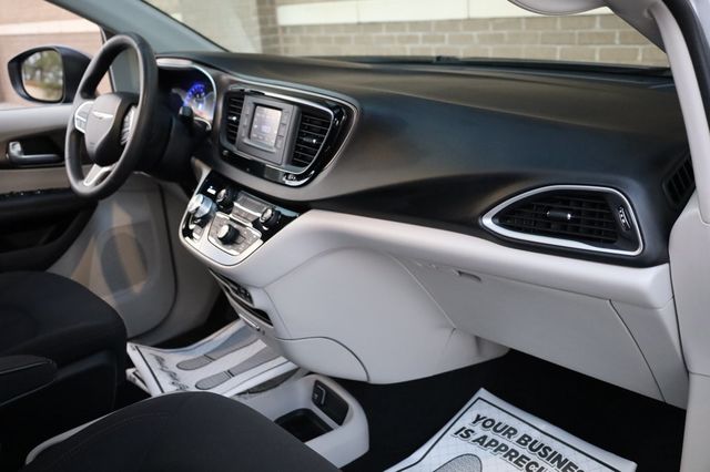 2017 Chrysler Pacifica LX 4dr Wagon - 22935937 - 21