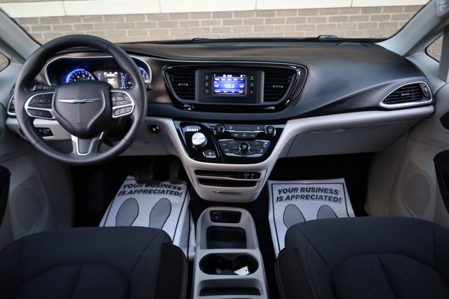 2017 Chrysler Pacifica LX 4dr Wagon - 22935937 - 22