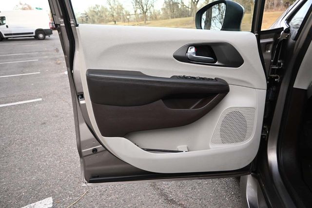 2017 Chrysler Pacifica Touring 4dr Wagon - 22963886 - 28