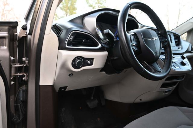 2017 Chrysler Pacifica Touring 4dr Wagon - 22963886 - 29