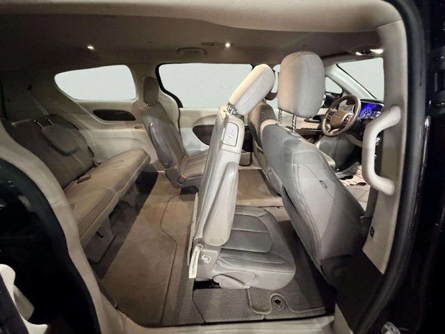 2017 Chrysler Pacifica Touring 4dr Wagon - 23020812 - 22