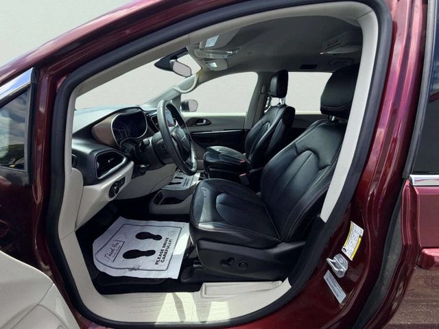 2017 Chrysler Pacifica Touring 4dr Wagon - 23038740 - 18