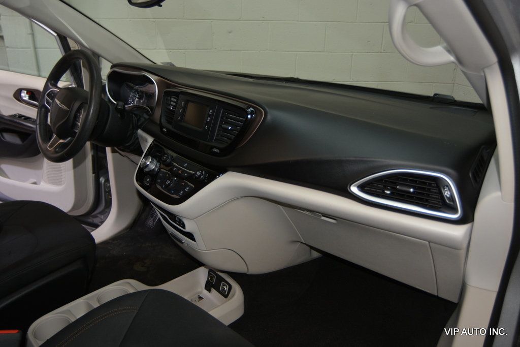 2017 Chrysler Pacifica Touring 4dr Wagon - 22975883 - 9