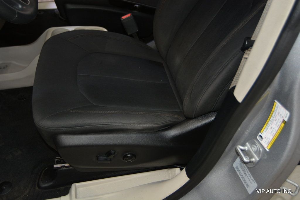 2017 Chrysler Pacifica Touring 4dr Wagon - 22975883 - 14