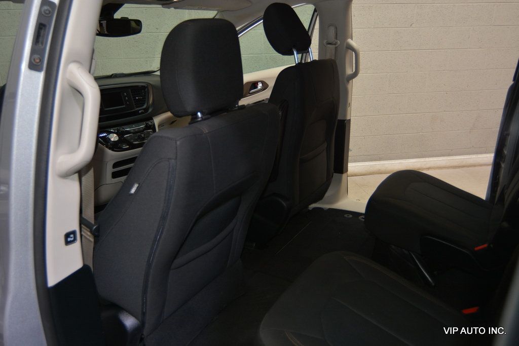 2017 Chrysler Pacifica Touring 4dr Wagon - 22975883 - 19