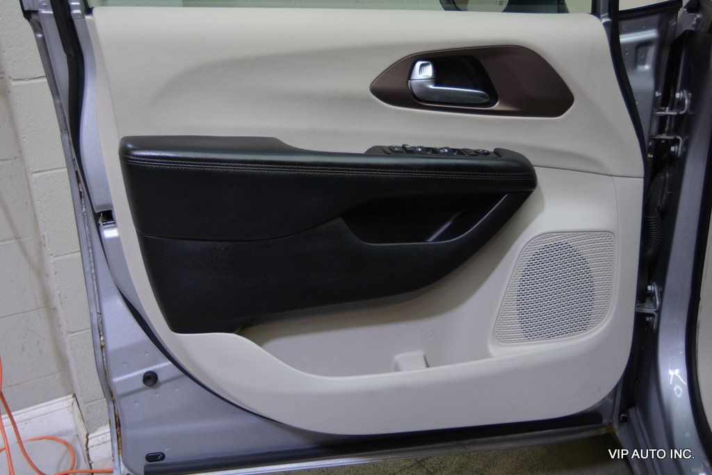 2017 Chrysler Pacifica Touring 4dr Wagon - 22975883 - 6