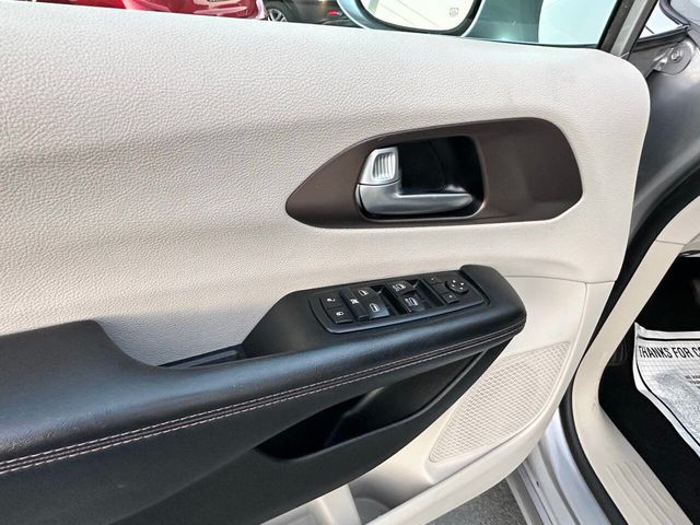 2017 Chrysler Pacifica Touring L 4dr Mini Van - 22855916 - 13