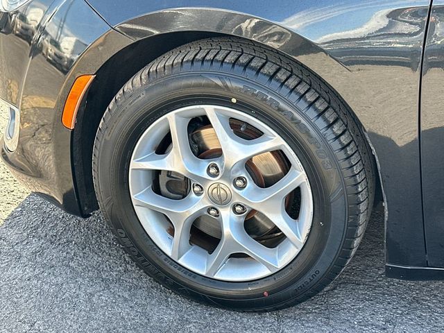 2017 Chrysler Pacifica Touring-L 4dr Wagon - 23035026 - 11