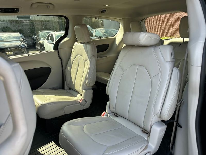 2017 Chrysler Pacifica Touring-L 4dr Wagon - 23035026 - 14