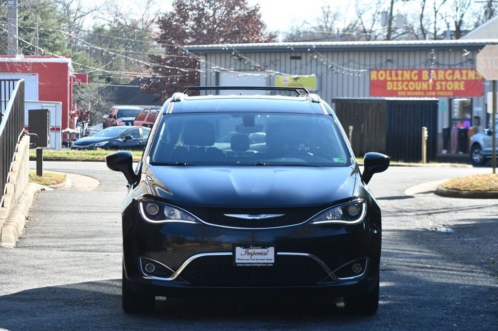2017 Chrysler Pacifica Touring L photo 2