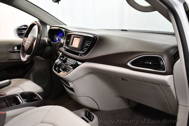 2017 Chrysler Pacifica Touring-L 4dr Wagon - 23006476 - 10