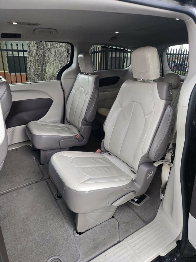 2017 Chrysler Pacifica Touring-L 4dr Wagon - 23080229 - 8