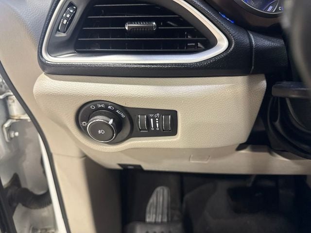 2017 Chrysler Pacifica Touring-L 4dr Wagon - 23039581 - 12
