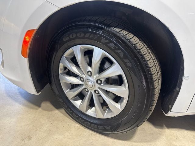 2017 Chrysler Pacifica Touring-L 4dr Wagon - 23039581 - 1