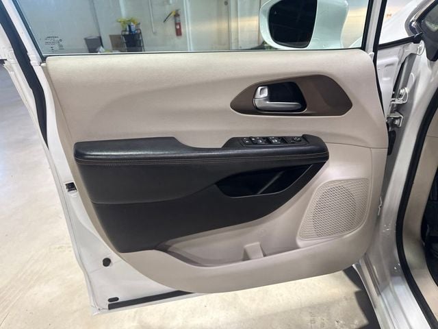2017 Chrysler Pacifica Touring-L 4dr Wagon - 23039581 - 27