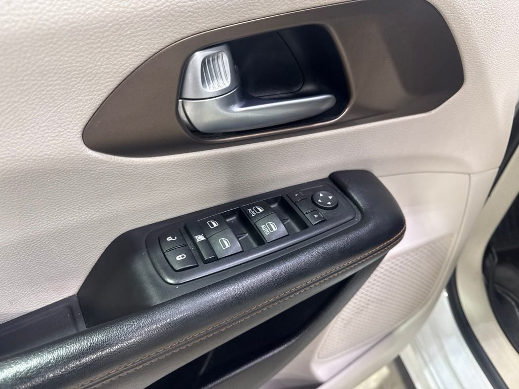 2017 Chrysler Pacifica Touring-L 4dr Wagon - 23039581 - 28