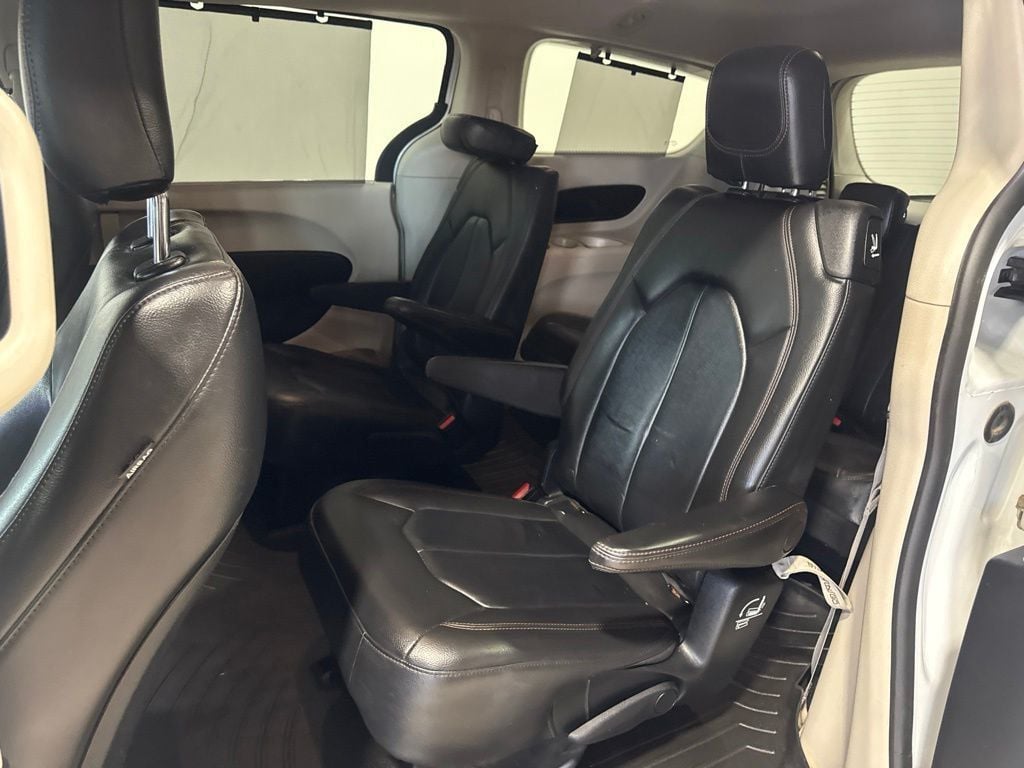 2017 Chrysler Pacifica Touring-L 4dr Wagon - 23039581 - 30