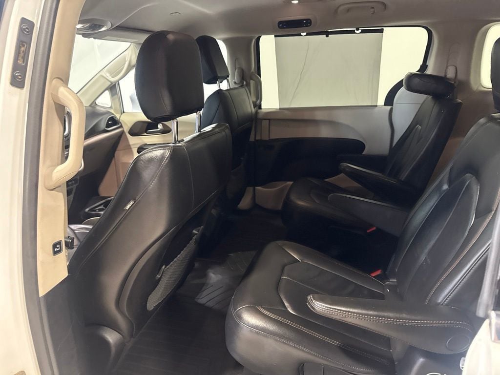 2017 Chrysler Pacifica Touring-L 4dr Wagon - 23039581 - 31