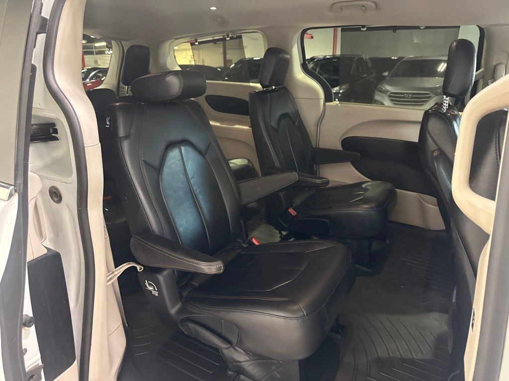 2017 Chrysler Pacifica Touring-L 4dr Wagon - 23039581 - 38