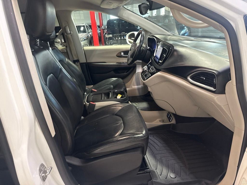 2017 Chrysler Pacifica Touring-L 4dr Wagon - 23039581 - 40