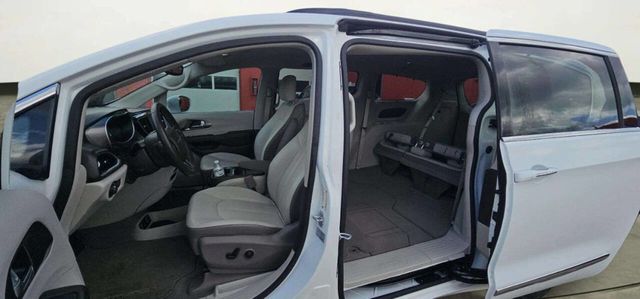 2017 Chrysler Pacifica Touring-L 4dr Wagon - 23009469 - 10