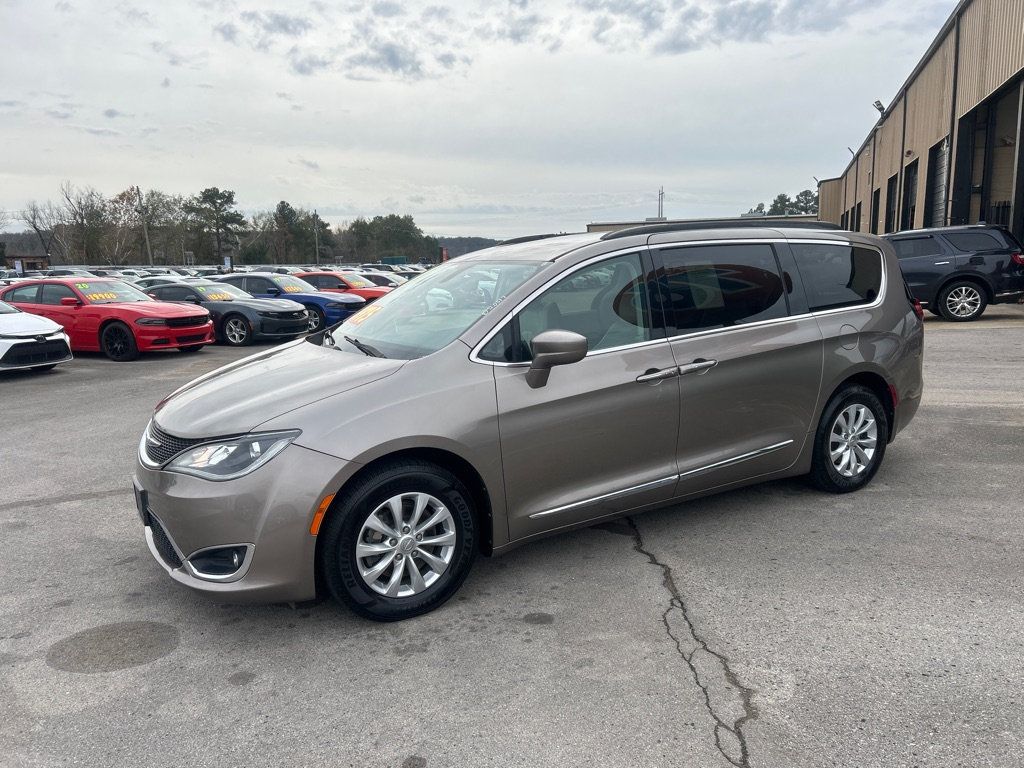 2017 Chrysler Pacifica Touring L photo 3