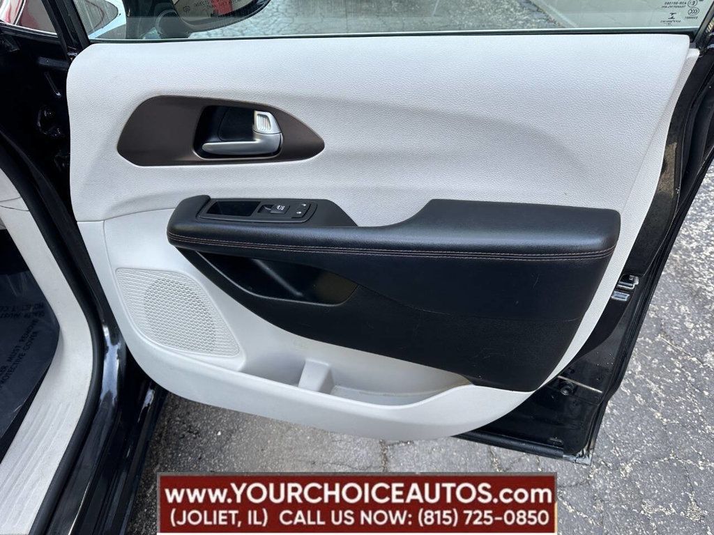 2017 Chrysler Pacifica Touring-L 4dr Wagon - 22833703 - 31