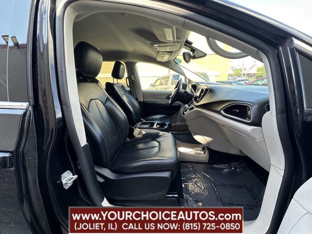 2017 Chrysler Pacifica Touring-L 4dr Wagon - 22833703 - 32