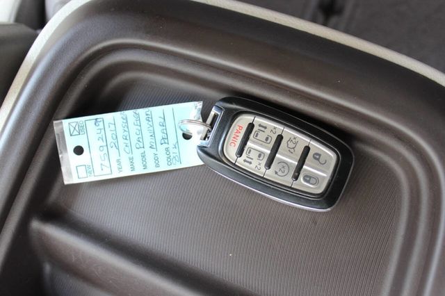 2017 Chrysler Pacifica Touring-L 4dr Wagon - 22871227 - 26