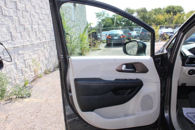 2017 Chrysler Pacifica Touring-L 4dr Wagon - 22914809 - 9