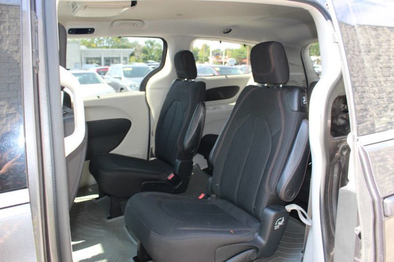 2017 Chrysler Pacifica Touring-L 4dr Wagon - 22914809 - 12