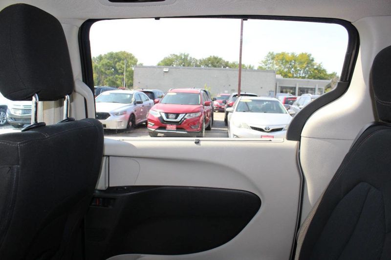 2017 Chrysler Pacifica Touring-L 4dr Wagon - 22914809 - 13