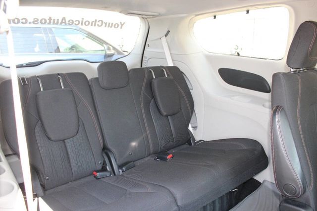 2017 Chrysler Pacifica Touring-L 4dr Wagon - 22914809 - 19