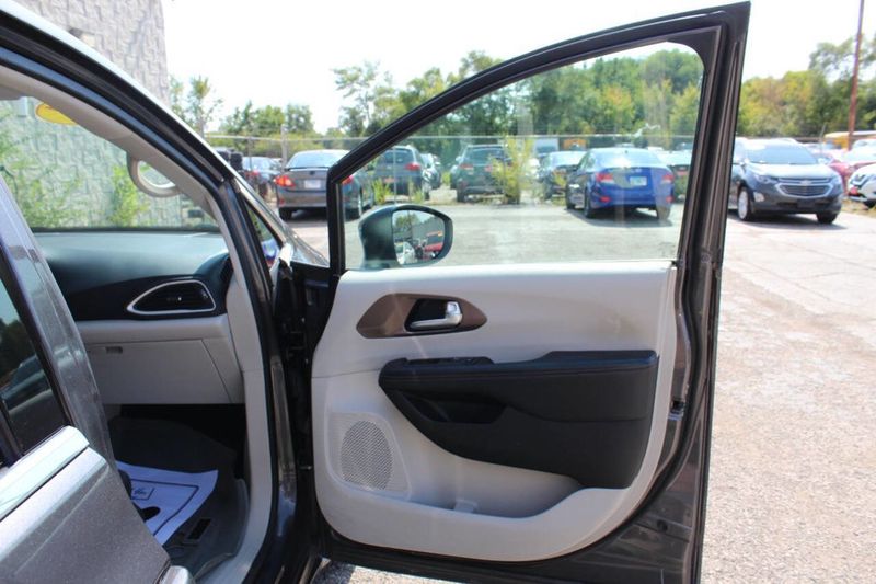 2017 Chrysler Pacifica Touring-L 4dr Wagon - 22914809 - 20