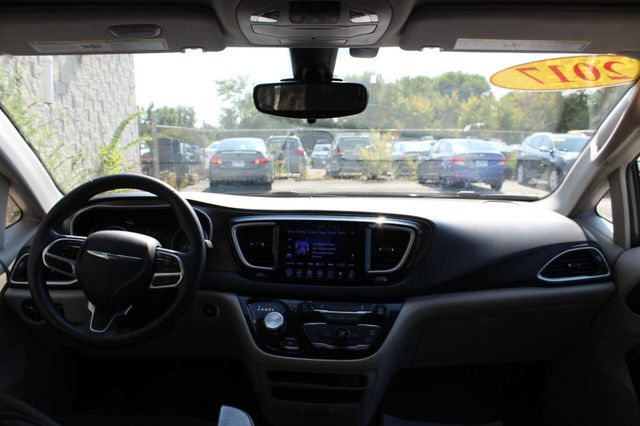 2017 Chrysler Pacifica Touring-L 4dr Wagon - 22914809 - 25
