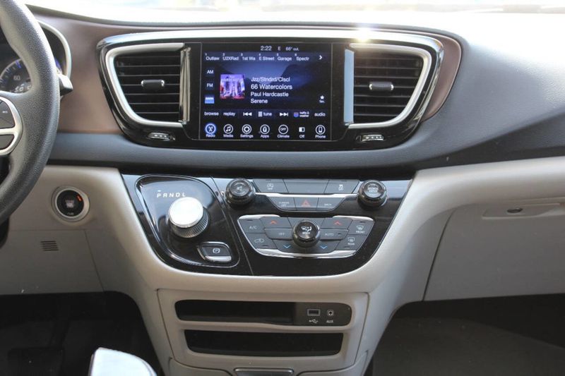 2017 Chrysler Pacifica Touring-L 4dr Wagon - 22914809 - 26